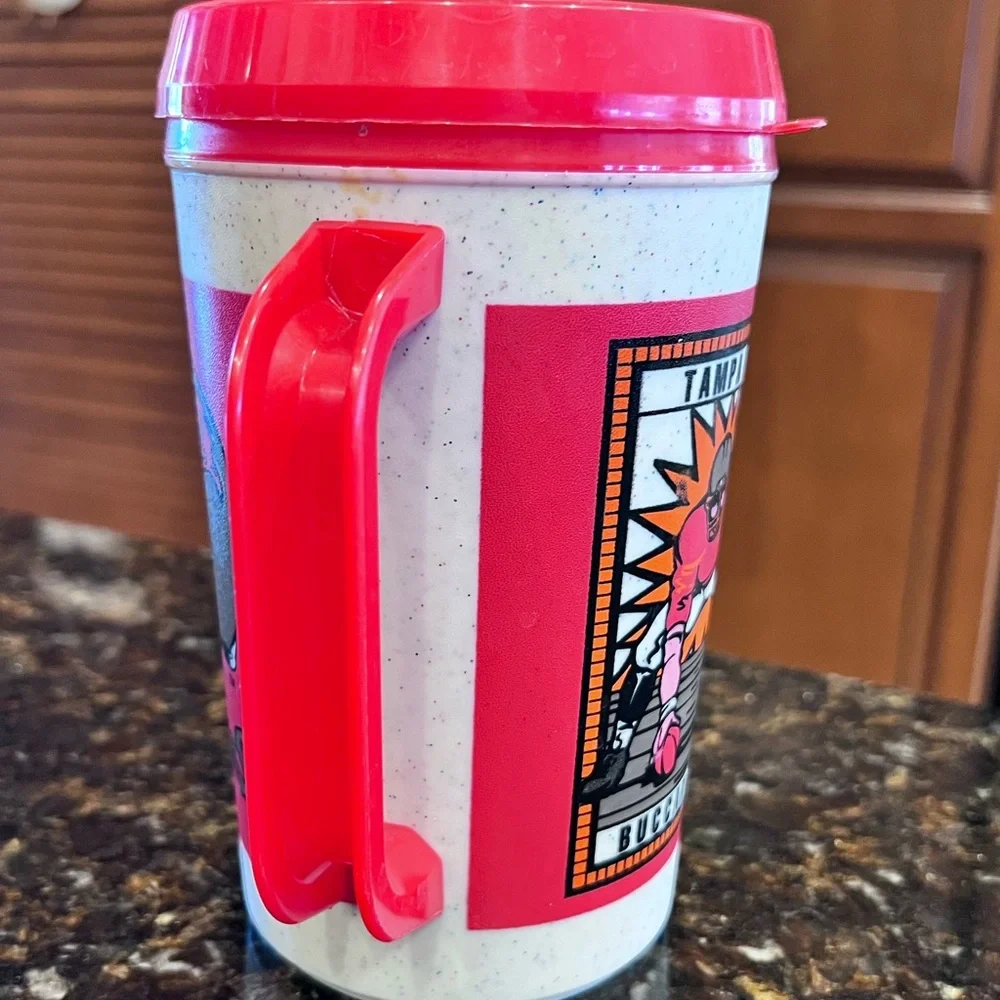 Vintage Aladdin NFL Tampa Bay Buccaneers 7-Eleven Plastic Travel Mug Cup
